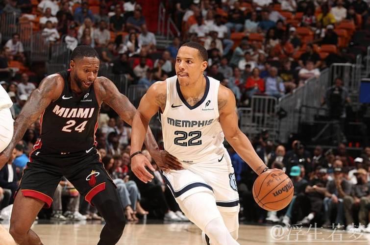 莫兰特压哨制胜30+5 希罗砍35+9 灰熊力克热火 莫兰特压哨制胜30+5 希罗砍35+9 灰熊力克热火