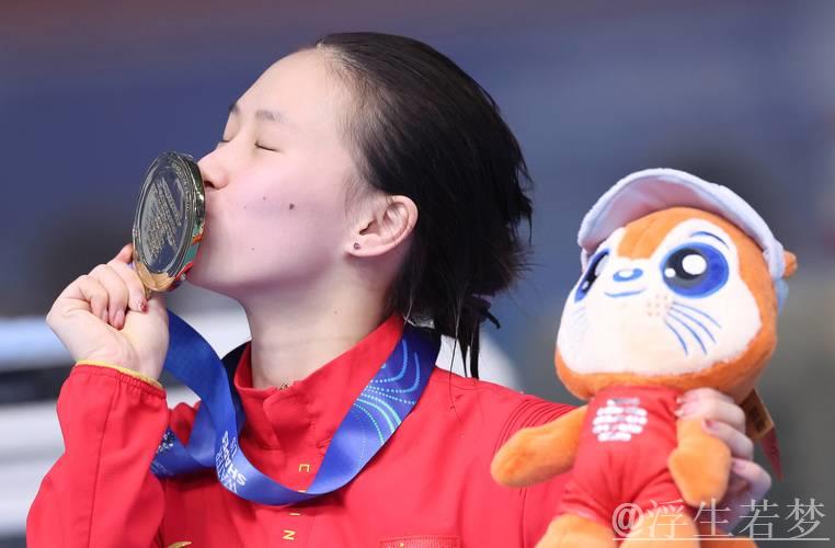跳水世界杯女子10米跳台决赛 陈芋汐表现集锦
